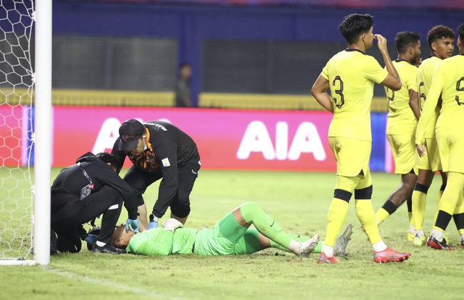 Fan Malaysia tố trọng tài thiên vị khi cho U22 Việt Nam hưởng phạt đền ở tình huống gây tranh cãi, đem về bàn thắng mở tỉ số - Ảnh 8.