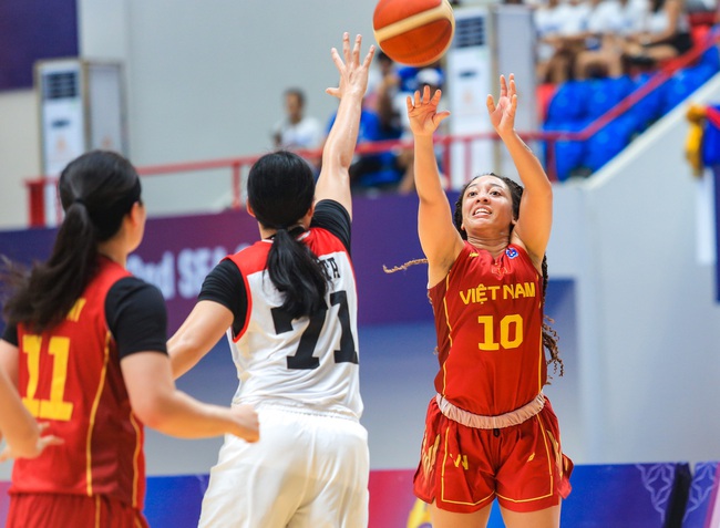 Nữ VĐV Việt kiều thi đấu lăn xả, sở hữu mái tóc xù ấn tượng ở tuyển bóng rổ Việt Nam - Ảnh 9.