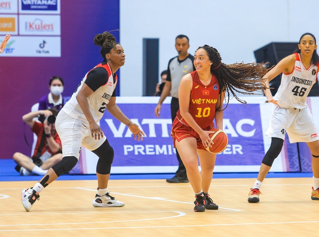 Nữ VĐV Việt kiều thi đấu lăn xả, sở hữu mái tóc xù ấn tượng ở tuyển bóng rổ Việt Nam - Ảnh 7.