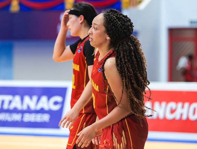 Nữ VĐV Việt kiều thi đấu lăn xả, sở hữu mái tóc xù ấn tượng ở tuyển bóng rổ Việt Nam - Ảnh 5.