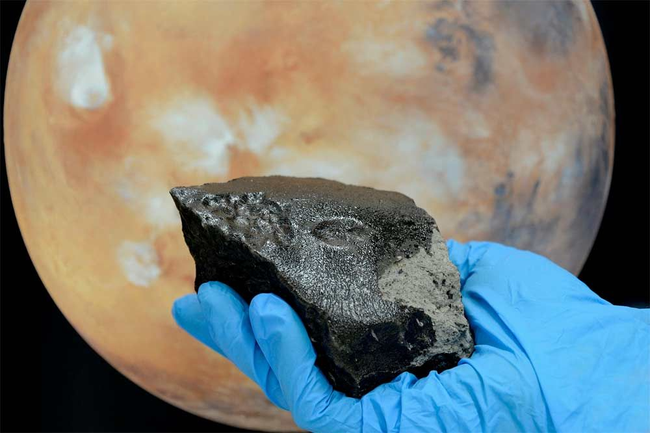 Cách xa tới 225 triệu km, vì sao 277 mảnh đá xuất xứ từ bề mặt Sao Hỏa lại được tìm thấy trên Trái Đất? - Ảnh 1.