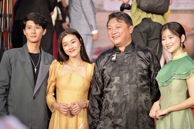 Thảm đỏ khai mạc Liên hoan phim châu Á Đà Nẵng: Dàn diễn viên Em và Trịnh đổ bộ, Hoa hậu Ngọc Châu đọ sắc cùng Moon So Ri - Ảnh 10.