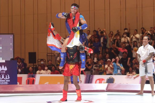Ngược dòng kịch tính giành HCV, võ sĩ Campuchia tạo nên khoảnh khắc ấn tượng bậc nhất SEA Games - Ảnh 7.