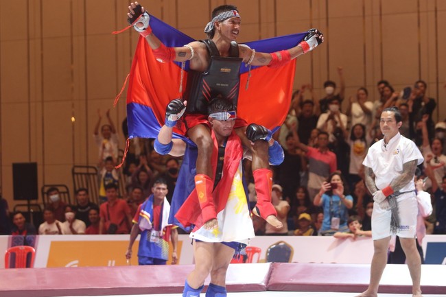 Ngược dòng kịch tính giành HCV, võ sĩ Campuchia tạo nên khoảnh khắc ấn tượng bậc nhất SEA Games - Ảnh 6.