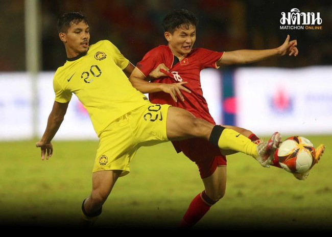 Báo Thái Lan: U22 Việt Nam thắng nhờ 2 thẻ đỏ của Malaysia trong 3 phút - Ảnh 1.