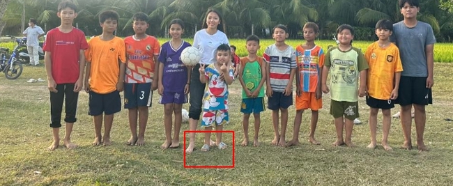 Huỳnh Như đăng ảnh đá bóng cùng trẻ em, ai cũng 'thả tim' vì điều cực đặc biệt - Ảnh 2.
