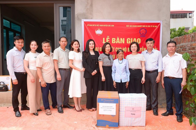 Hoa hậu Phan Kim Oanh: Dùng toàn bộ cát-sê để xây nhà từ thiện - Ảnh 1.
