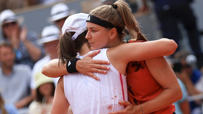 Thắng nghẹt thở Muchova, Swiatek xứng danh nữ hoàng Roland Garros - Ảnh 3.