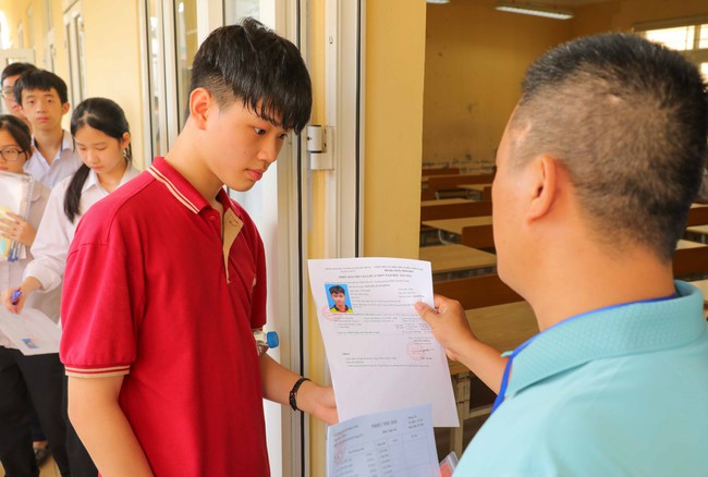 Kỳ thi vào lớp 10 tại Hà Nội: Thí sinh ấn tượng với phần nghị luận xã hội trong đề Ngữ văn - Ảnh 1.