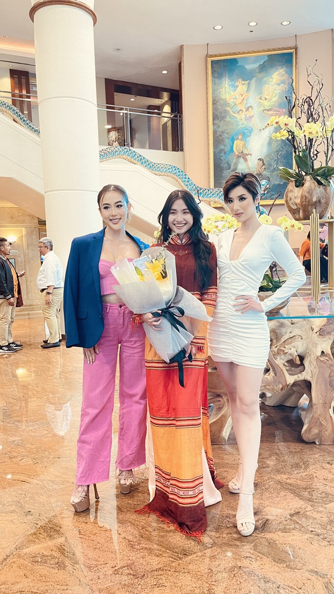 Hoa hậu Nguyễn Thanh Hà làm khách mời đặc biệt tại cuộc thi sắc đẹp quốc gia Indonesia - Ảnh 4.