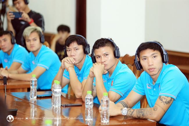 Quang Hải cùng tuyển Việt Nam ‘cắp cặp’ đi học, dự Hội thảo do UEFA tổ chức - Ảnh 2.