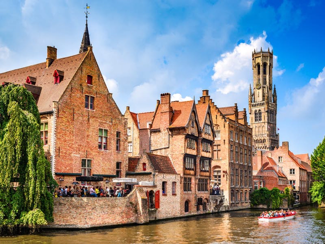 Hai thành phố của Bỉ tìm cách hạn chế du lịch đại chúng để bảo vệ môi trường - Ảnh 1.