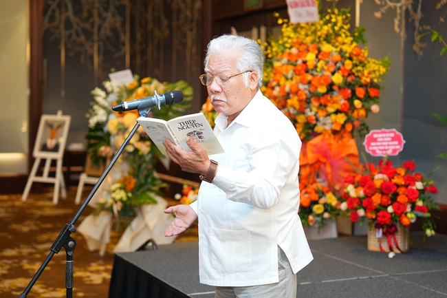 Nhà thơ Thiệp Nguyễn ra mắt tập &quot;Tiếng xa&quot; ở tuổi 85 - Ảnh 4.