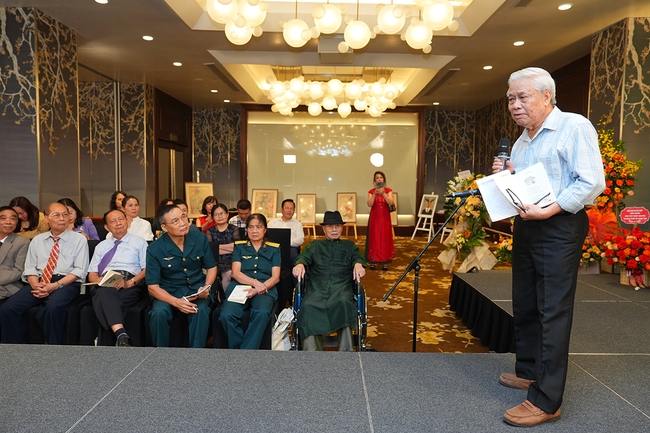Nhà thơ Thiệp Nguyễn ra mắt tập &quot;Tiếng xa&quot; ở tuổi 85 - Ảnh 3.