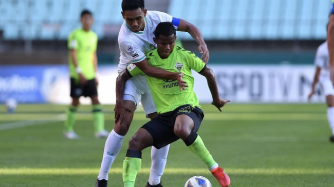 Nhà vô địch AFF Cup của Thái Lan bị phân biệt chủng tộc - Ảnh 1.