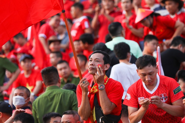 Sân Lạch Tray cực đẹp trong ngày Việt Nam thắng Hong Kong, ăn đứt sân Mỹ Đình - Ảnh 5.