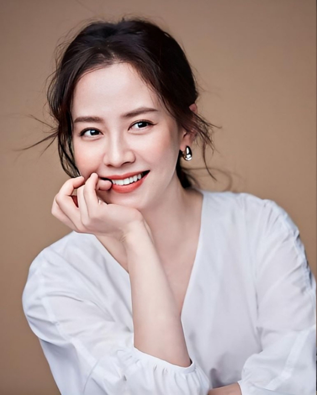 'Mợ ngố' Song Ji Hyo và những bước chân vượt qua thị phi cảnh nóng - Ảnh 2.