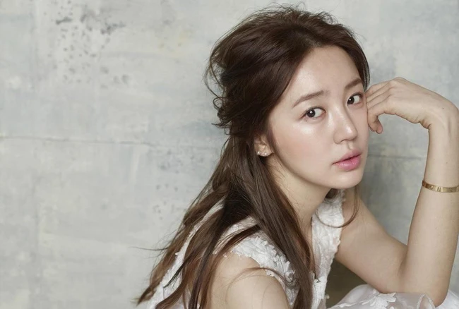 ‘Người đẹp nói dối’ Yoon Eun Hye và mối tình tin đồn gần 20 năm không hồi kết - Ảnh 1.