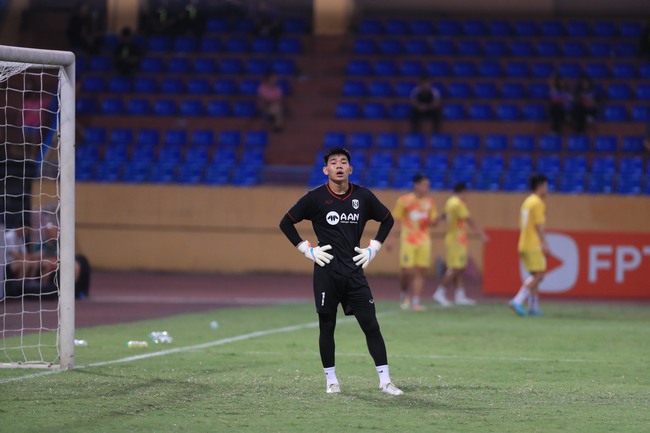 Thủ môn trẻ SLNA được gọi lên đội U23 Việt Nam chỉ sau một trận tỏa sáng - Ảnh 2.
