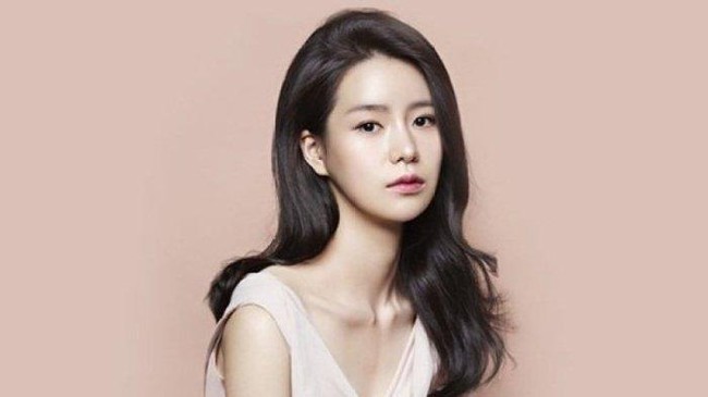 Lim Ji Yeon: ‘Nữ hoàng cảnh nóng’ toả sáng với vai ác nữ ‘The Glory’ - Ảnh 3.