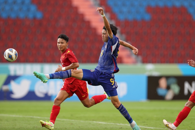 U17 Việt Nam phải nhận liên tiếp 3 bàn thua trong hiệp 2