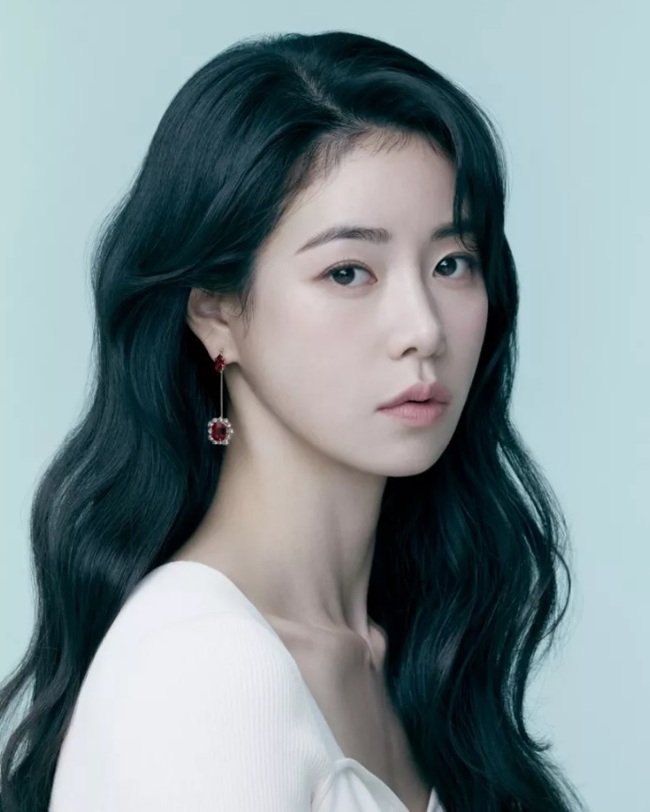 Lim Ji Yeon: ‘Nữ hoàng cảnh nóng’ toả sáng với vai ác nữ ‘The Glory’ - Ảnh 9.