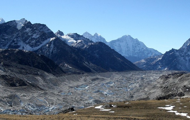 Biến đổi khí hậu: Băng trên dãy Himalaya tan nhanh hơn nhiều so với thập niên trước - Ảnh 1.
