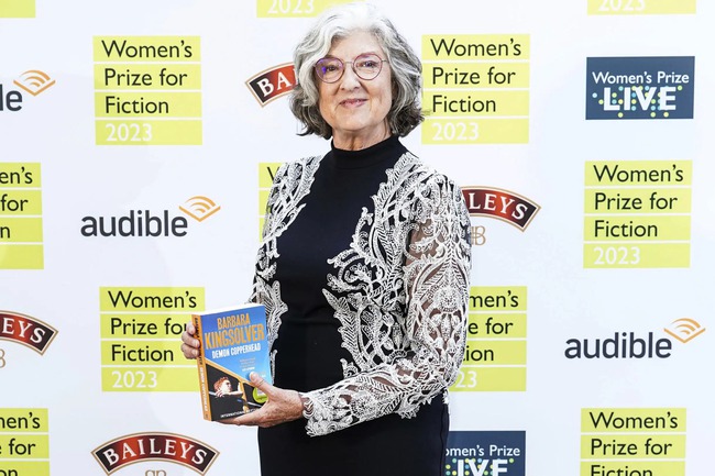 Barbara Kingsolver lần thứ 2 thắng Giải Tiểu thuyết của phụ nữ: Một 'Charles Dicken' nữ của thế kỷ 21? - Ảnh 1.