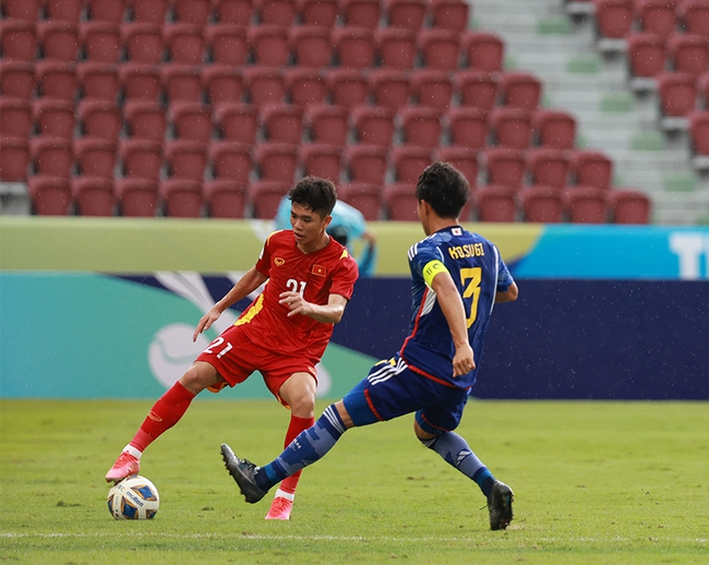 Trận thua đậm trước U17 Nhật Bản khiến U17 Việt Nam tụt xuống cuối bảng D