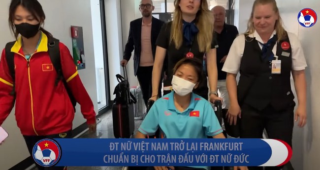 Xót xa cảnh Huỳnh Như ngồi xe lăn sau khi chấn thương, CĐV Việt Nam lo sốt vó khi World Cup tới gần - Ảnh 2.
