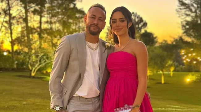 Neymar và bạn gái Bruna Biancardi