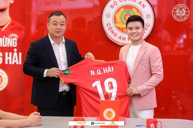 Những chia sẻ đầu tiên của Quang Hải sau khi ký hợp đồng cùng CLB Công an Hà Nội: 'Tôi không tới đây để hài lòng với những gì mình đang có' - Ảnh 2.