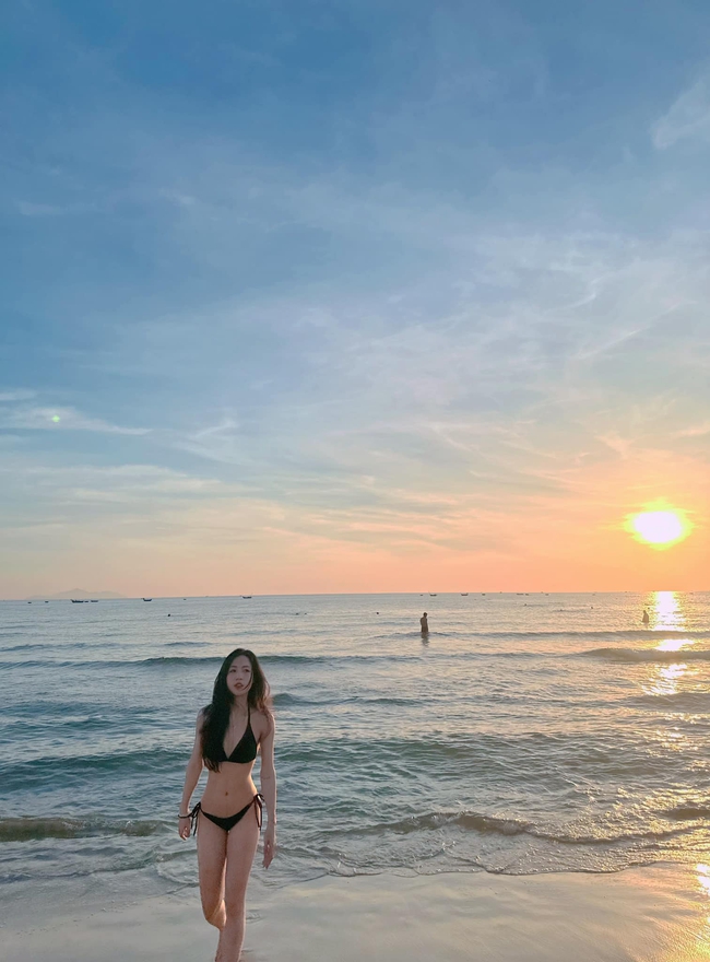 Hot girl ĐT nữ Việt Nam Trần Thị Duyên thả dáng cùng bikini nhỏ xíu, khoe đường cong triệt để - Ảnh 5.