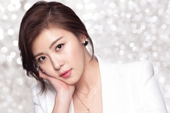 ‘Hoàng hậu Ki’ Ha Ji Won cô độc ở tuổi 45, từng bị nghi ‘giật bồ’ Song Hye Kyo - Ảnh 1.