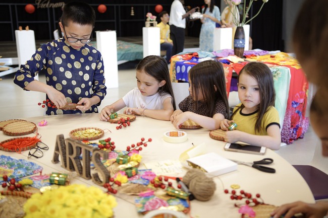 Giới thiệu Văn hoá Việt Nam tại Pháp thông qua chuỗi sự kiện triển lãm và workshop tại các trường học  - Ảnh 9.