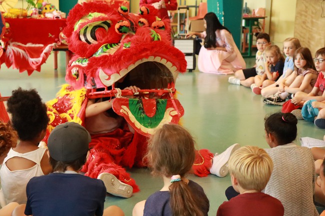 Giới thiệu Văn hoá Việt Nam tại Pháp thông qua chuỗi sự kiện triển lãm và workshop tại các trường học  - Ảnh 6.