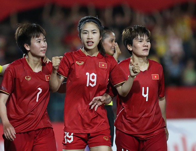 Thanh Nhã tỏa sáng, ghi bàn thắng lịch sử cho tuyển nữ Việt Nam vào lưới Đức