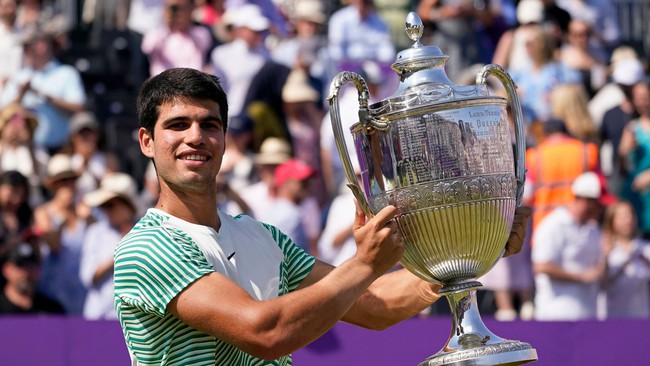 Hướng tới Wimbledon 2023: Alcaraz có thể thách thức Djokovic? - Ảnh 1.