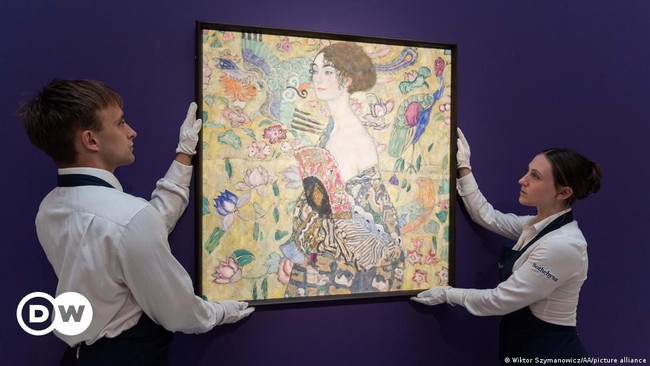'Lady with a Fan' của Klimt đạt giá hơn 100 triệu USD - Ảnh 1.