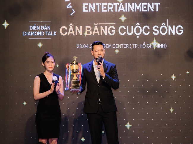 Siêu mẫu Hồ Đức Vĩnh tiết lộ lý do mời vận động viên Phạm Thị Hồng Lệ làm đại sứ Marathon Dream Cup 2023 - Ảnh 1.
