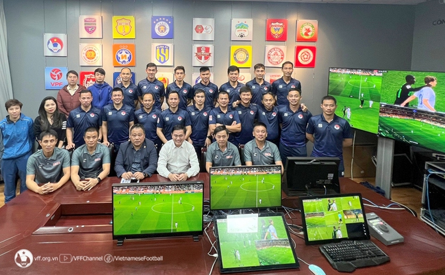 18 trọng tài, trợ lý trọng tài Việt Nam hoàn thành đào tạo theo tiêu chuẩn của FIFA - Ảnh 1.