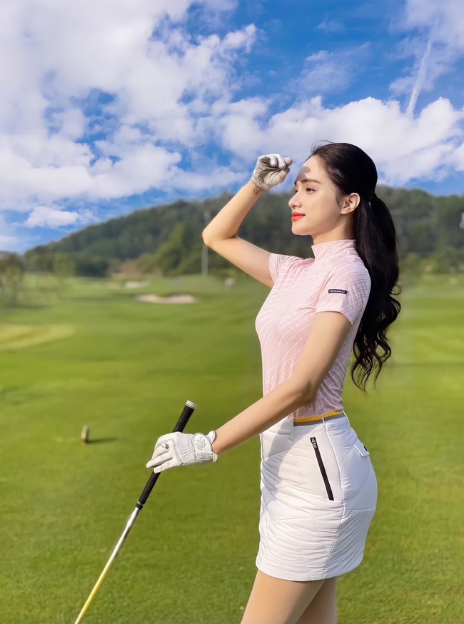 Dàn mỹ nhân Việt 'đổ xô' đi chơi golf, kỹ năng không thua kém các gôn thủ chuyên nghiệp - Ảnh 2.