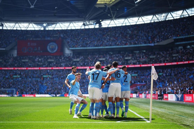 Siêu phẩm 12 giây hạ gục MU, Man City 'ngạo nghễ' vô địch FA Cup - Ảnh 2.