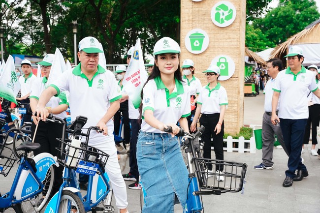 Hoa hậu Nguyễn Thanh Hà chung tay kêu gọi người trẻ sống xanh, bảo vệ môi trường - Ảnh 2.