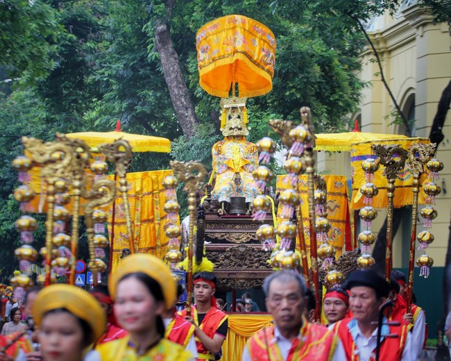 Hình ảnh Lễ rước kiệu kỷ niệm 595 năm Vua Lê Thái Tổ đăng quang  - Ảnh 8.