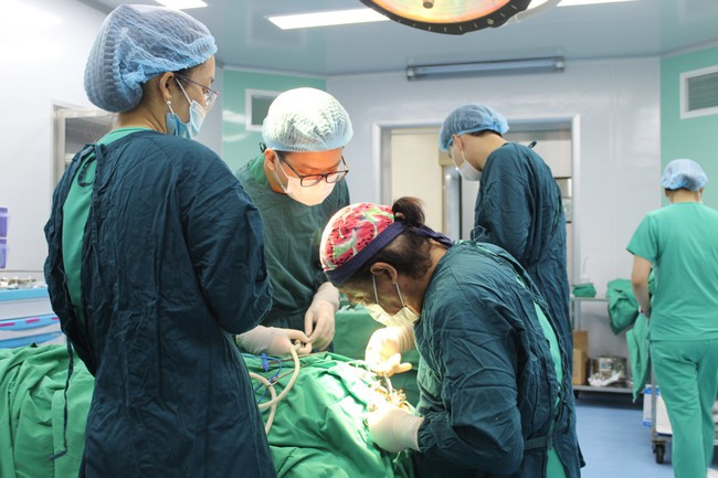 Phẫu thuật cho trẻ khuyết tật và tổ chức các hoạt động thiện nguyện tại bệnh viên đa khoa tỉnh Hà Giang - Ảnh 1.