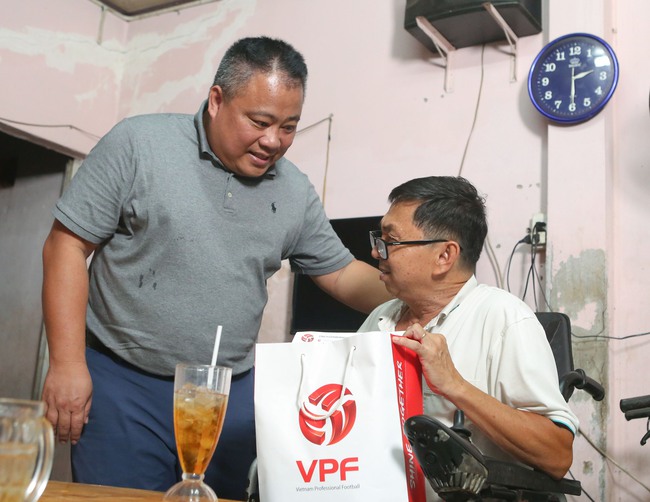 Chương trình V League - Việc có ích đến với cựu cầu thủ Huỳnh Thanh Phong - Ảnh 2.