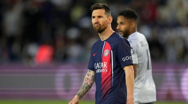 Messi có màn chia tay thảm họa với PSG