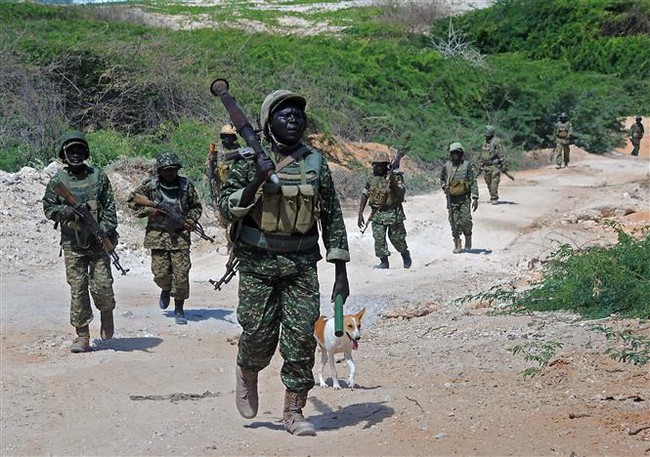 Vụ tấn công vào căn cứ ở Somalia: 54 binh sĩ Uganda thiệt mạng - Ảnh 1.