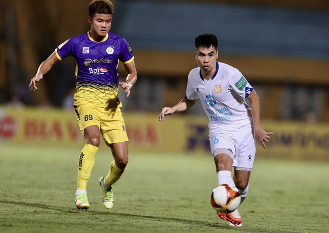 Tuấn Hải tỏa sáng đúng lúc, Hà Nội thắng nhọc Nam Định, vươn lên top 2 trên BXH V-League - Ảnh 4.